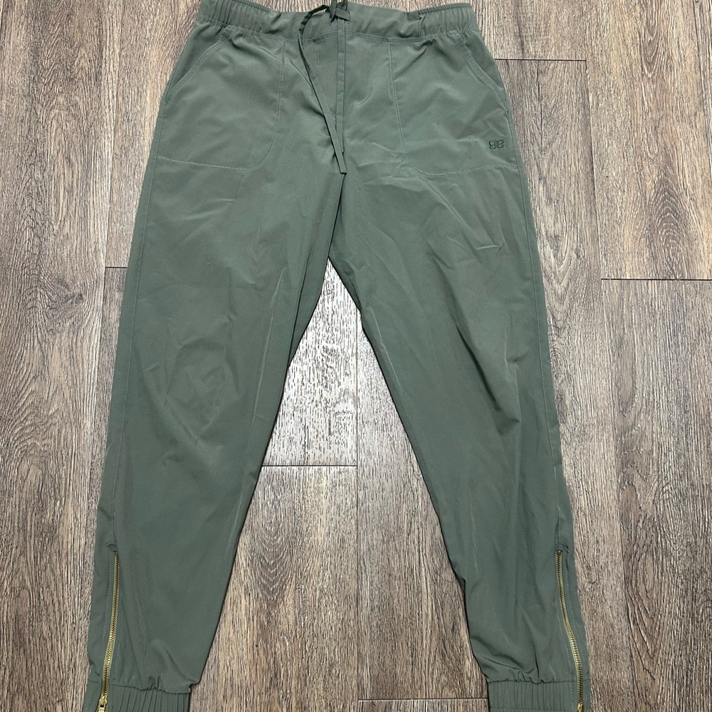 Women’s Jetsetters-Sage green